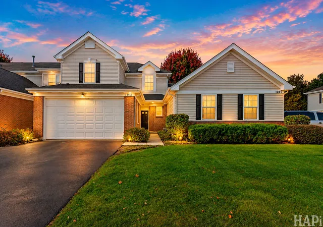 Listing Photo 1 - Condo for sale in building located at 1041 Carrick Rd, McHenry, IL 60050 - Unit #44-3