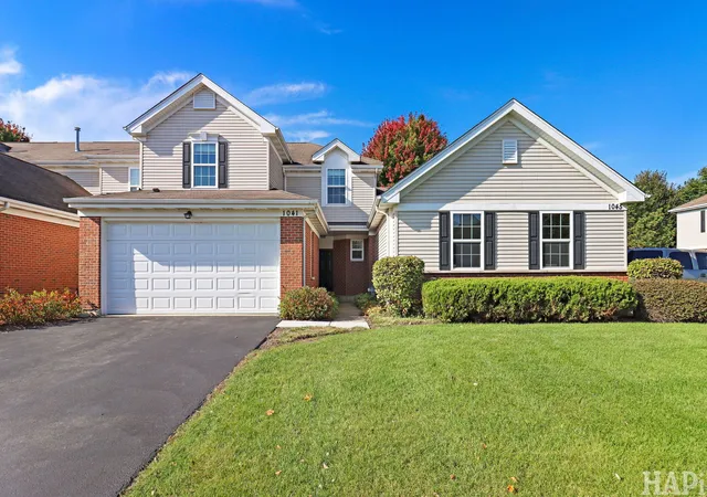 Listing Photo 2 - Condo for sale in building located at 1041 Carrick Rd, McHenry, IL 60050 - Unit #44-3