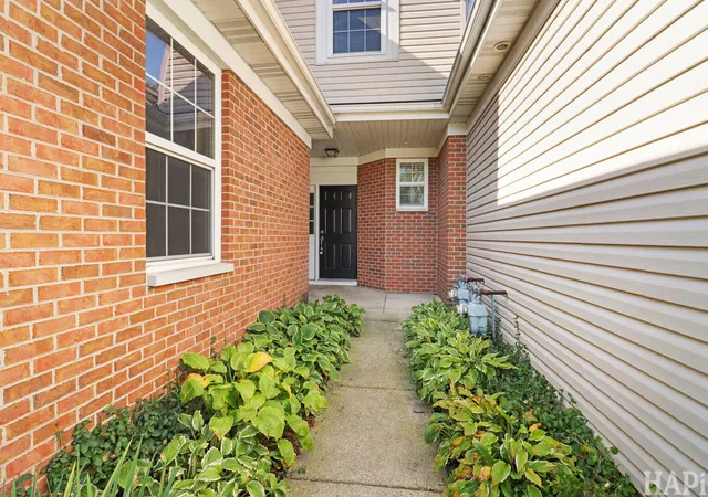 Listing Photo 3 - Condo for sale in building located at 1041 Carrick Rd, McHenry, IL 60050 - Unit #44-3
