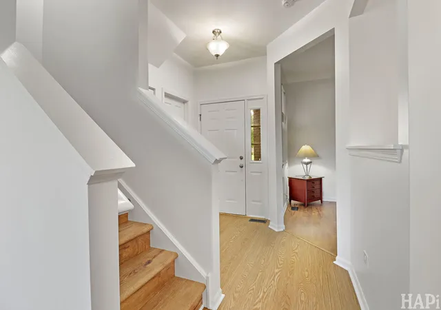 Listing Photo 4 - Condo for sale in building located at 1041 Carrick Rd, McHenry, IL 60050 - Unit #44-3