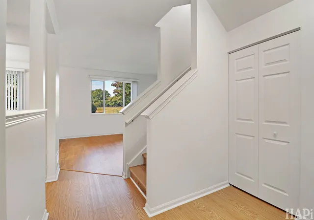 Listing Photo 5 - Condo for sale in building located at 1041 Carrick Rd, McHenry, IL 60050 - Unit #44-3