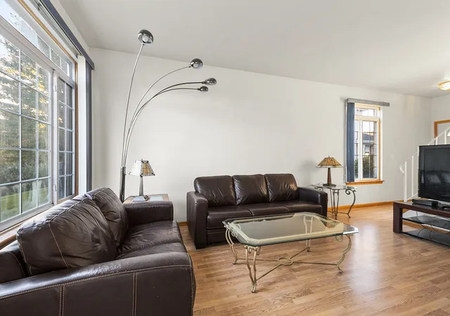 Listing Photo 5 - Condo for sale in building located at 8421 Stratford Dr, Tinley Park, IL 60487