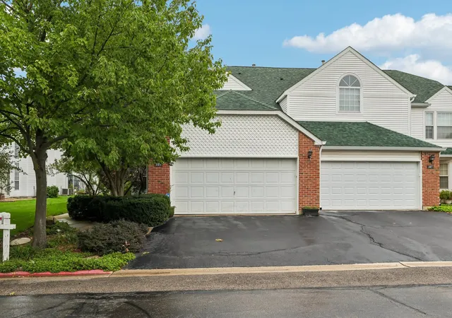 Photo 2 of Condo for sale at 109 Lauralton St #10, Lake Bluff, IL 60044 | MLS# 12781819 | Listing updated on 2026-10-09