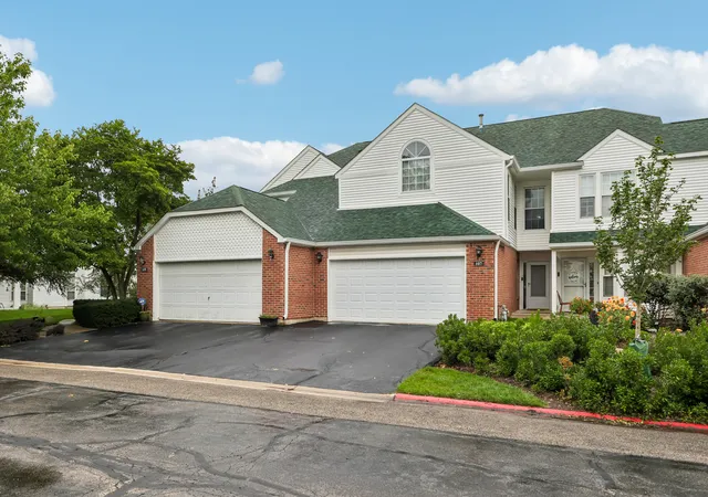 Photo 1 of Condo for sale at 109 Lauralton St #10, Lake Bluff, IL 60044 | MLS# 12781819 | Listing updated on 2026-10-09