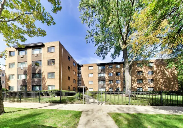 Condo for sale at 1600 W Greenleaf Ave #102, Chicago, IL 60626 | MLS# 12781849