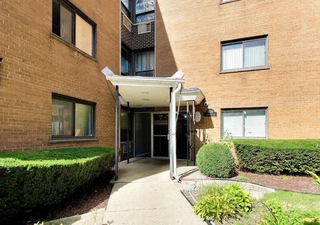 Photo 4 of Condo for sale at 1600 W Greenleaf Ave #102, Chicago, IL 60626 | MLS# 12781849 | Listing updated on 2026-10-09