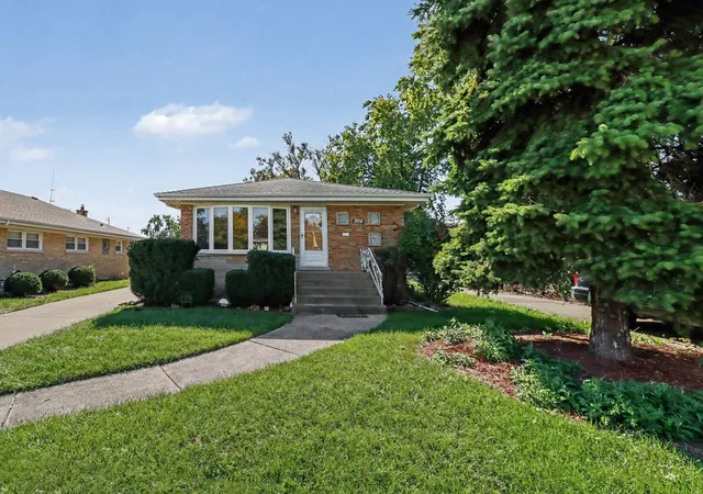 Photo 1 of Single family home for sale at 504 E Butterfield Rd, Elmhurst, IL 60126 | MLS# 12781854 | Listing updated on 2026-10-20