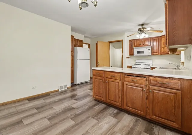 Photo 4 of Single family home for sale at 504 E Butterfield Rd, Elmhurst, IL 60126 | MLS# 12781854 | Listing updated on 2026-10-20