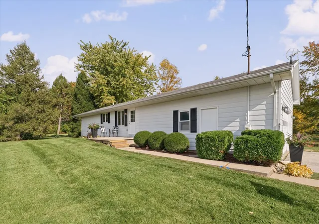 Photo 3 of Single family home for sale at 88 County Rd 2000 N, Mahomet, IL 61853 | MLS# 12781866 | Listing updated on 2026-10-29