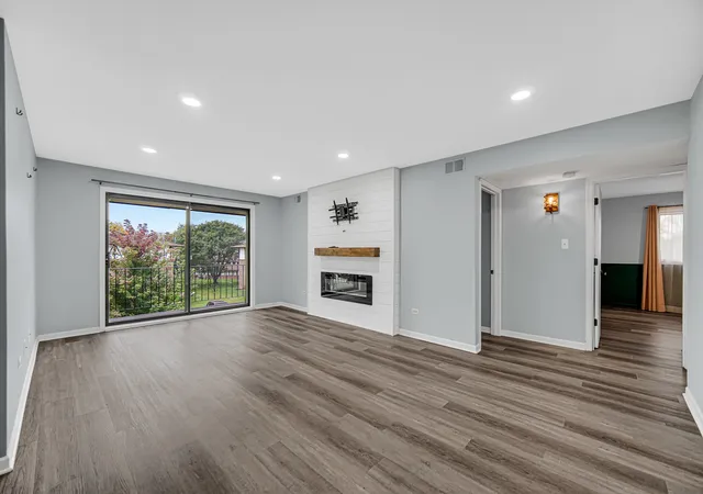 Listing Photo 5 - Condo for sale in building located at 11042 S Theresa Cir, Palos Hills, IL 60465 - Unit #3A