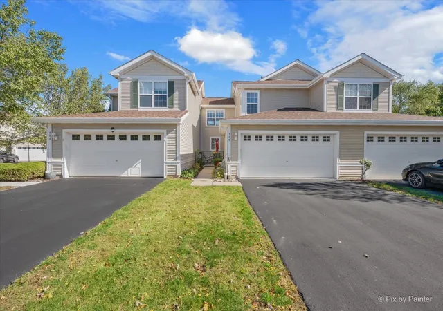 Photo 3 of Townhouse for sale at 425 N Carlisle Ct, Round Lake, IL 60073 | MLS# 12781904 | Listing updated on 2026-10-22