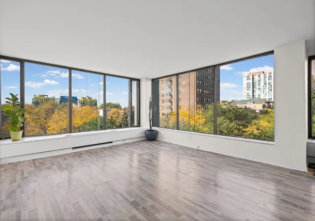 Photo 2 of Condo for sale at 5455 N Sheridan Rd #515, Chicago, IL 60640 | MLS# 12781909 | Listing updated on 2026-10-30