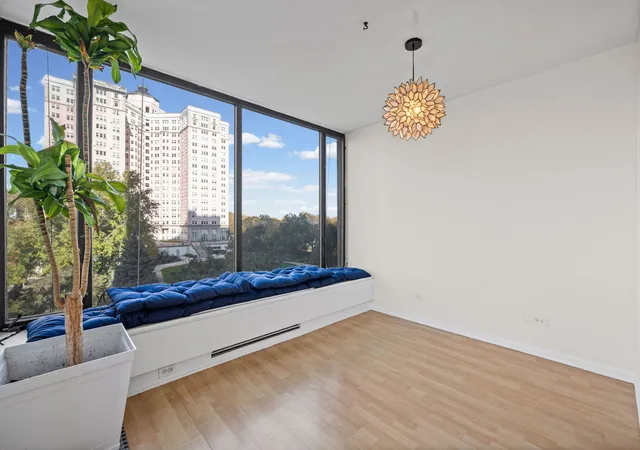 Photo 4 of Condo for sale at 5455 N Sheridan Rd #515, Chicago, IL 60640 | MLS# 12781909 | Listing updated on 2026-10-30