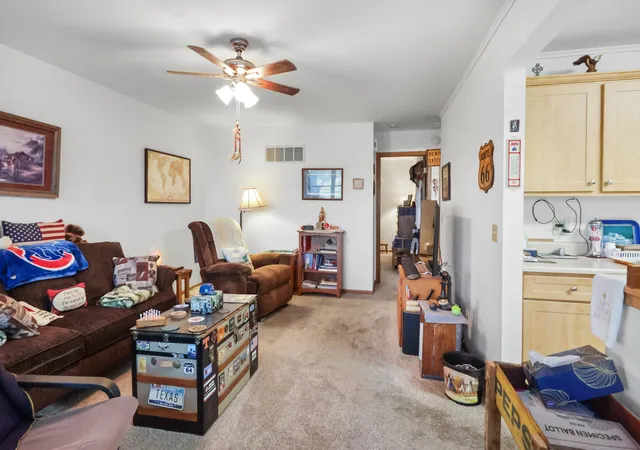 Listing Photo 3 - Condo for sale in building located at 405 Gentleman St, Ottawa, IL 61350