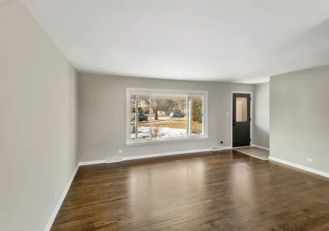 Photo 4 of Single family home for sale at 1339 Heather Rd, Homewood, IL 60430 | MLS# 12781938 | Listing updated on 2026-10-10
