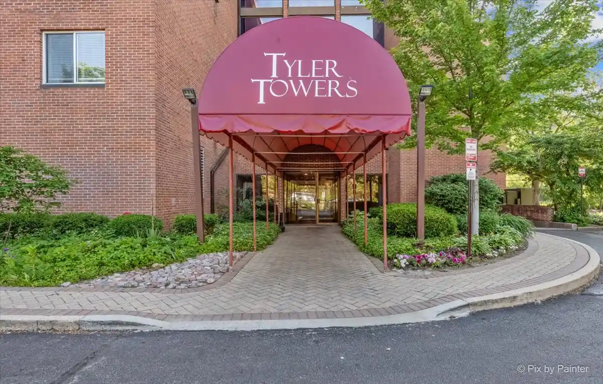 Listing Photo 2 - Condo for sale in 1450 Plymouth Ln located at 1450 Plymouth Ln, Elgin, IL 60123 - Unit #203