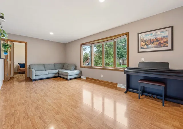 Photo 2 of Single family home for sale at 3813 Mccabe Ave, Crystal Lake, IL 60014 | MLS# 12781948 | Listing updated on 2026-10-17