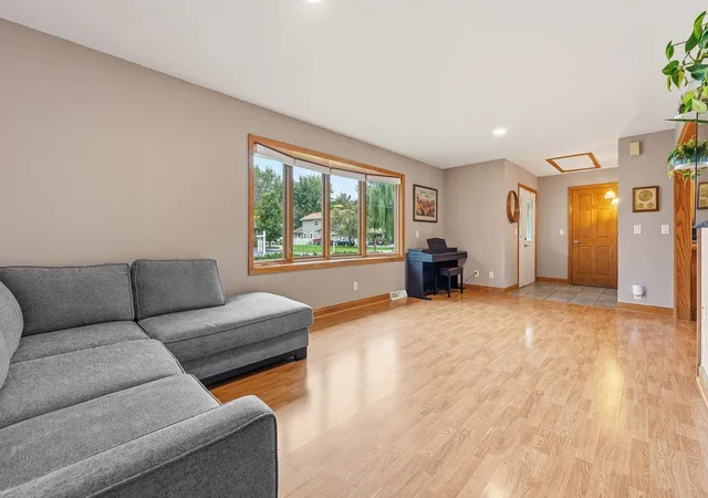 Photo 4 of Single family home for sale at 3813 Mccabe Ave, Crystal Lake, IL 60014 | MLS# 12781948 | Listing updated on 2026-10-17
