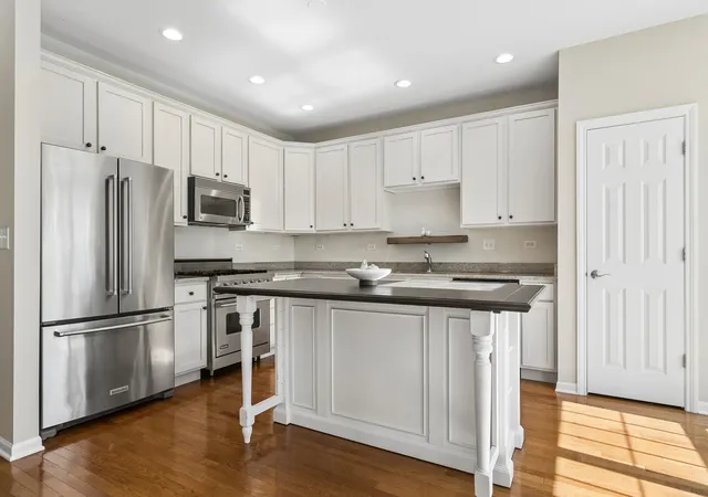 Photo 3 of Townhouse for sale at 27 Harborside Way, Hawthorn Woods, IL 60047 | MLS# 12781955 | Listing updated on 2026-10-09