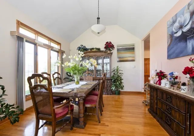 Photo 4 of Single family home for sale at 1527 Dunfries St, Flossmoor, IL 60422 | MLS# 12781974 | Listing updated on 2026-10-09