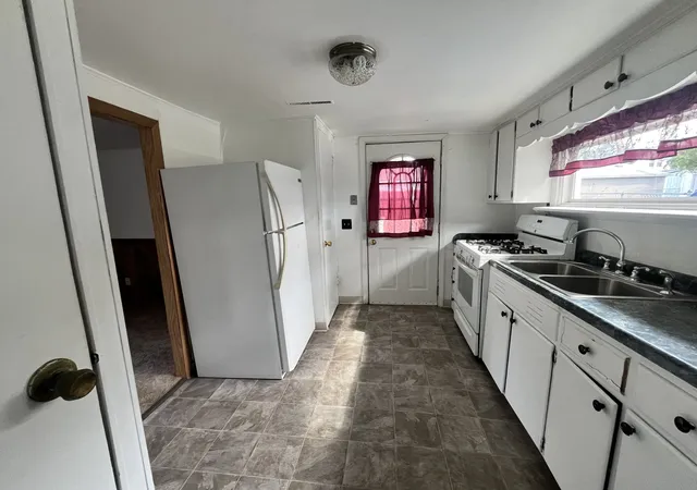 Photo 3 of Single family home for sale at 242 29th Avenue, East Moline, IL 61244 | MLS# 12781978 | Listing updated on 2026-10-10
