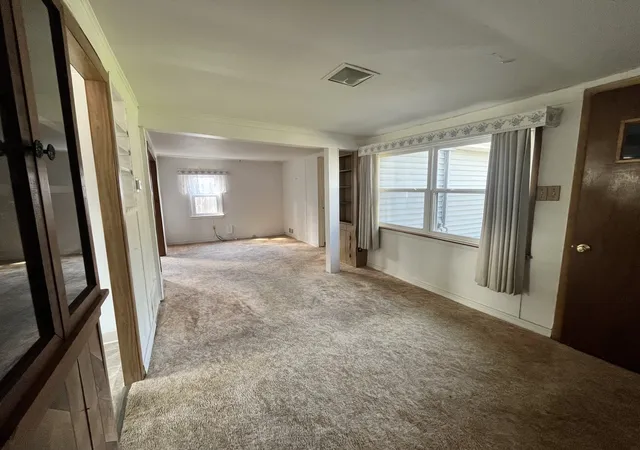 Photo 3 of Single family home for sale at 242 29th Avenue, East Moline, IL 61244 | MLS# 12781978 | Listing updated on 2026-10-10