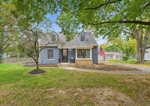 Photo 1 of Single family home for sale at 35 S Westlawn Ave, Aurora, IL 60506 | MLS# 12781984 | Listing updated on 2026-10-10