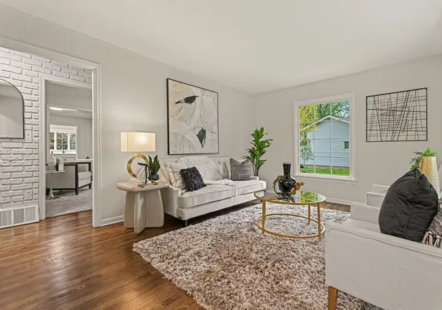 Photo 3 of Single family home for sale at 35 S Westlawn Ave, Aurora, IL 60506 | MLS# 12781984 | Listing updated on 2026-10-10