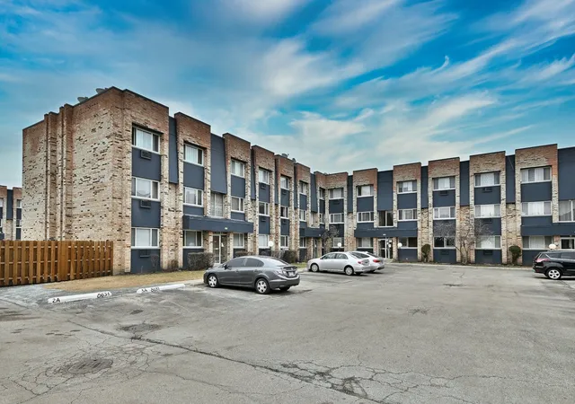 Photo 3 of Condo for sale at 8637 W 1/2 Foster Ave #1B, Chicago, IL 60656 | MLS# 12781992 | Listing updated on 2026-10-09