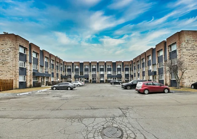 Photo 3 of Condo for sale at 8637 W 1/2 Foster Ave #1B, Chicago, IL 60656 | MLS# 12781992 | Listing updated on 2026-10-09
