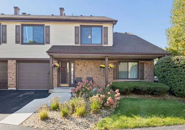 Photo 1 of Townhouse for sale at 9239 Woodbury Ct, Orland Park, IL 60462 | MLS# 12781995 | Listing updated on 2026-10-09