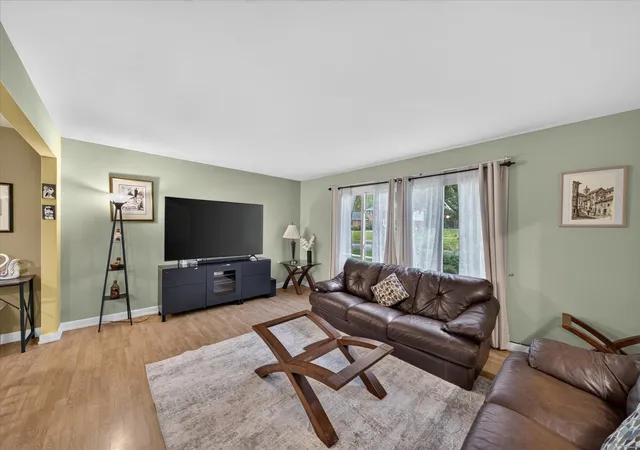 Photo 1 of Single family home for sale at 824 Dolores Dr, Bensenville, IL 60106 | MLS# 12781996 | Listing updated on 2026-10-22