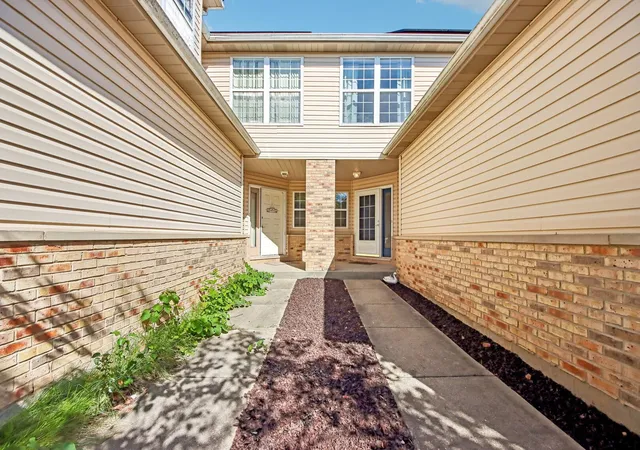Photo 3 of Multi family home for sale at 1084 Viewpoint Dr, Lake In The Hills, IL 60156 | MLS# 12782039 | Listing updated on 2026-10-09