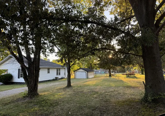 Photo 1 of Single family home for sale at 200 N Cherry St, De Soto, IL 62924 | MLS# 12782042 | Listing updated on 2026-10-09