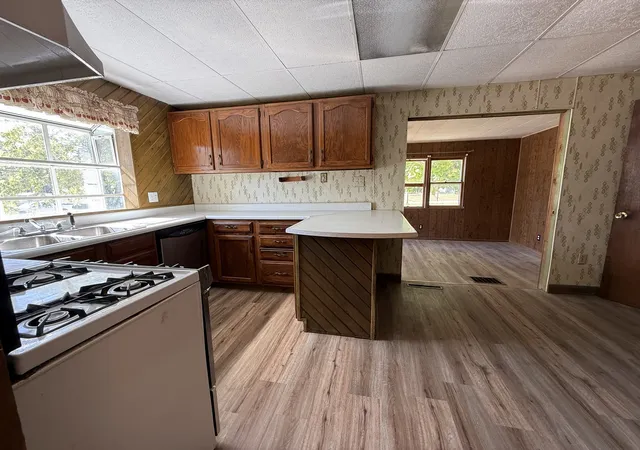 Photo 4 of Single family home for sale at 200 N Cherry St, De Soto, IL 62924 | MLS# 12782042 | Listing updated on 2026-10-09