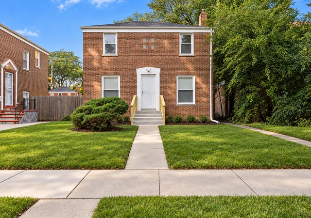 Single family home for sale at 9926 S Luella Ave, Chicago, IL 60617 | MLS# 12782050