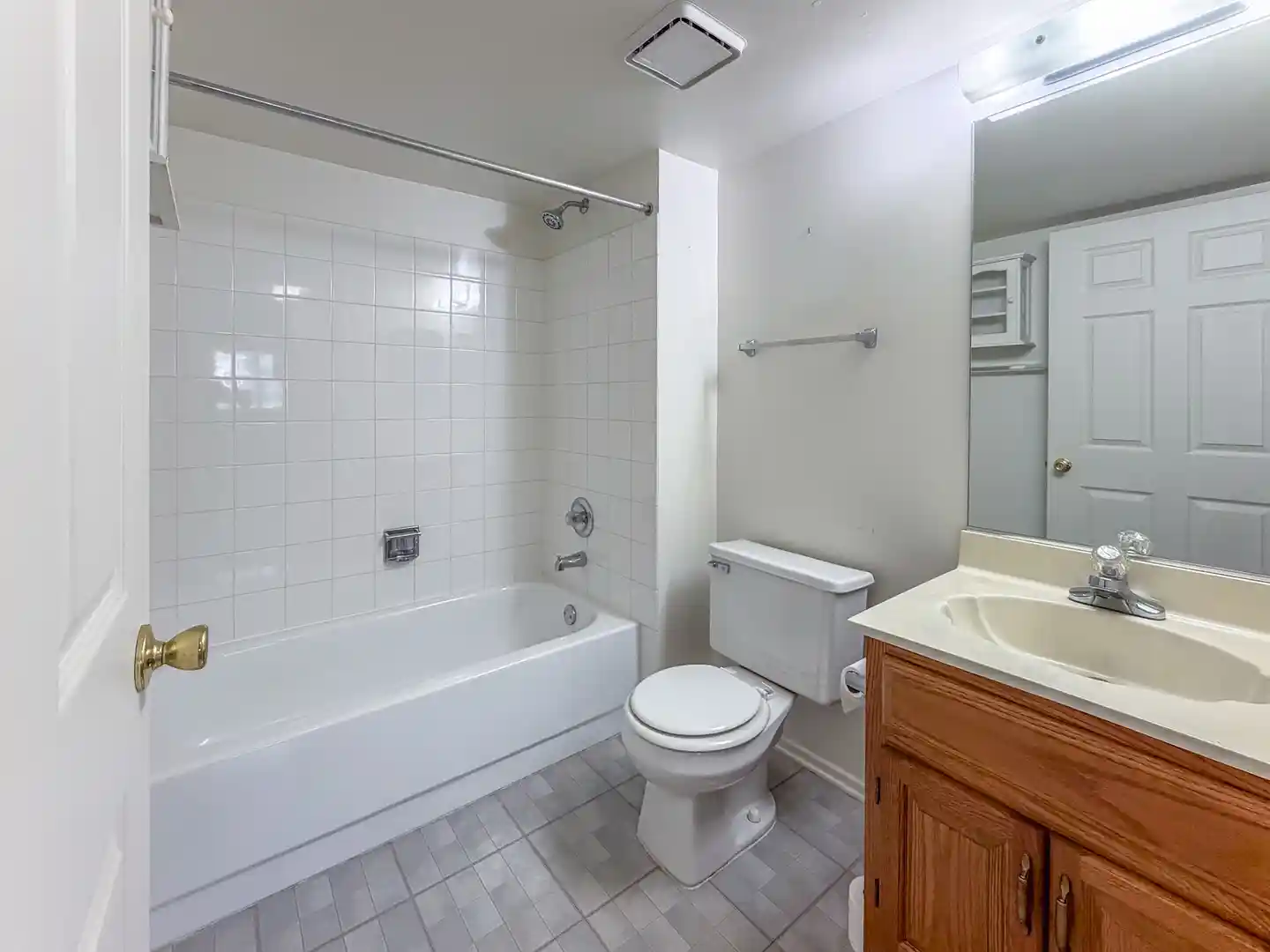Listing Photo 14 - Condo for sale in 343 Ashford Cir located at 343 Ashford Cir, Bartlett, IL 60103 - Unit 343 Ashford Cir