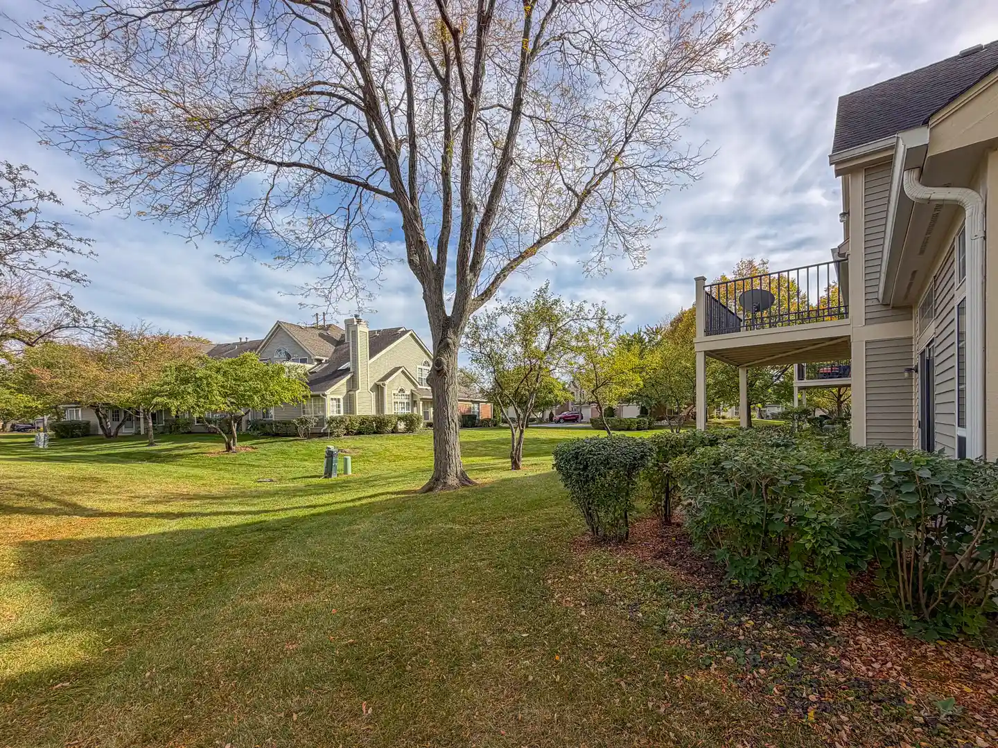 Listing Photo 2 - Condo for sale in 343 Ashford Cir located at 343 Ashford Cir, Bartlett, IL 60103 - Unit 343 Ashford Cir