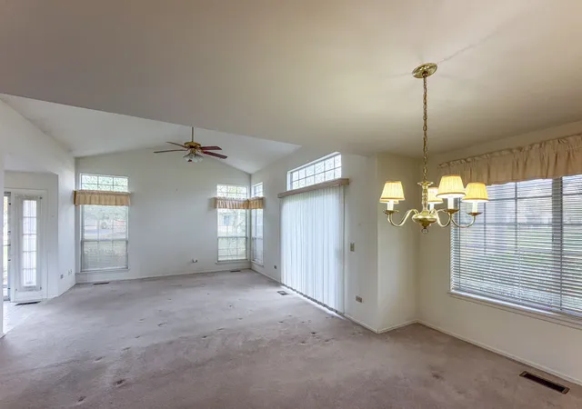 Photo 4 of Townhouse for sale at 343 Ashford Cir #1, Bartlett, IL 60103 | MLS# 12782051 | Listing updated on 2026-10-17
