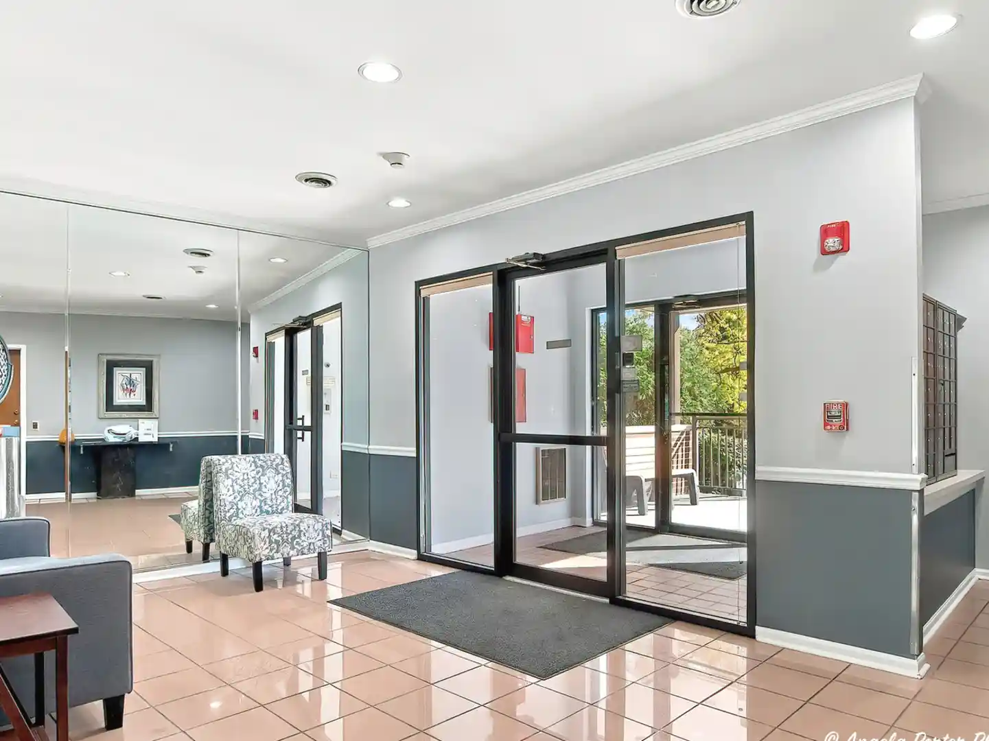Listing Photo 2 - Condo for sale in 400 E Dundee Rd located at 400 E Dundee Rd, Wheeling, IL 60089 - Unit #105C