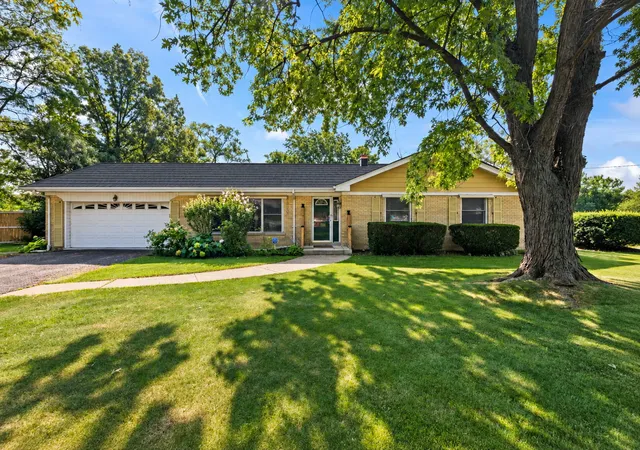Photo 2 of Single family home for sale at 6231 Linden Ln, La Grange Highlands, IL 60525 | MLS# 12782148 | Listing updated on 2026-10-09