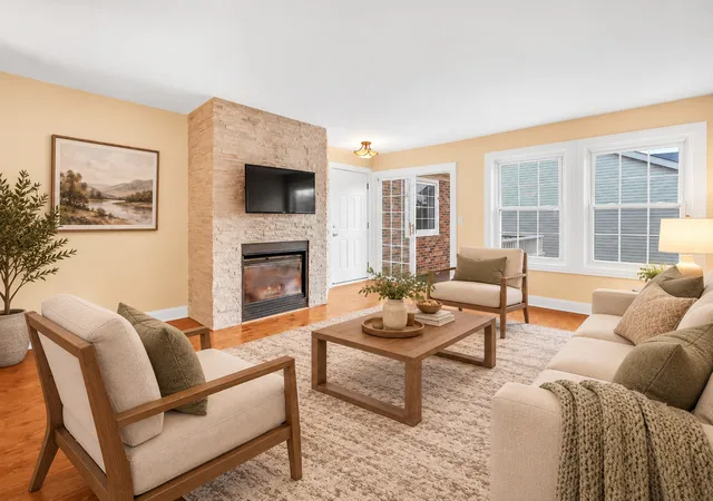 Listing Photo 5 - Condo for sale in building located at 354 Ogden Fls Blvd, Oswego, IL 60543 - Unit #354