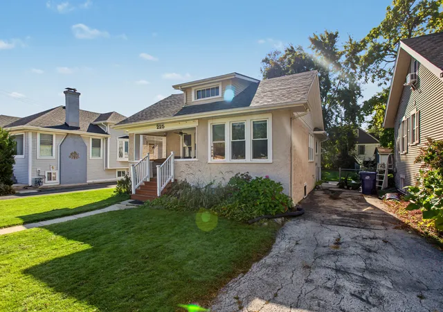 Photo 1 of Single family home for sale at 225 W School St, Villa Park, IL 60181 | MLS# 12782179 | Listing updated on 2026-10-23