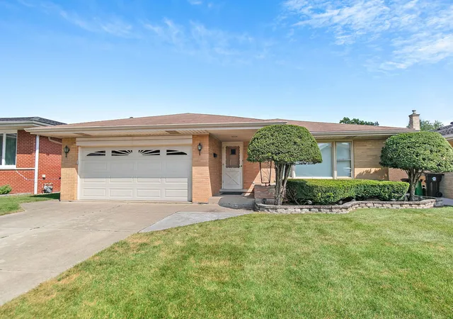 Photo 1 of Single family home for sale at 2831 Kensington Ave, Westchester, IL 60154 | MLS# 12782184 | Listing updated on 2026-10-09