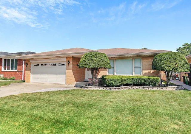 Photo 2 of Single family home for sale at 2831 Kensington Ave, Westchester, IL 60154 | MLS# 12782184 | Listing updated on 2026-10-09