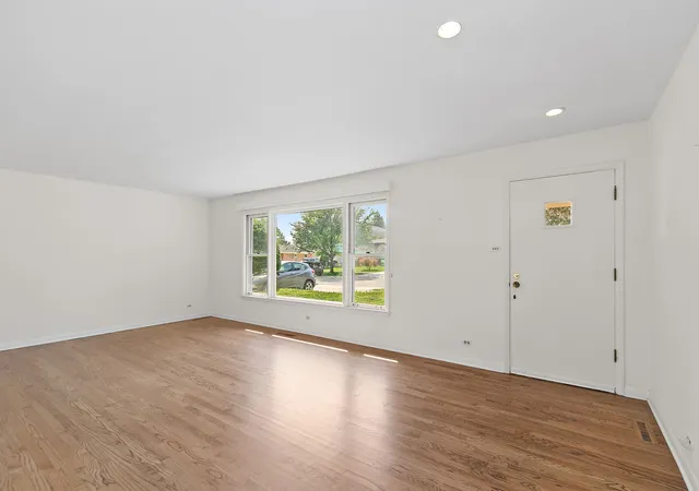 Photo 3 of Single family home for sale at 2831 Kensington Ave, Westchester, IL 60154 | MLS# 12782184 | Listing updated on 2026-10-09