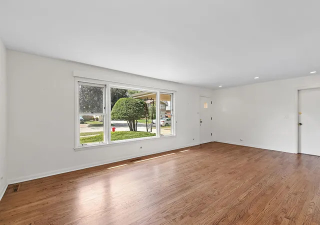 Photo 4 of Single family home for sale at 2831 Kensington Ave, Westchester, IL 60154 | MLS# 12782184 | Listing updated on 2026-10-09