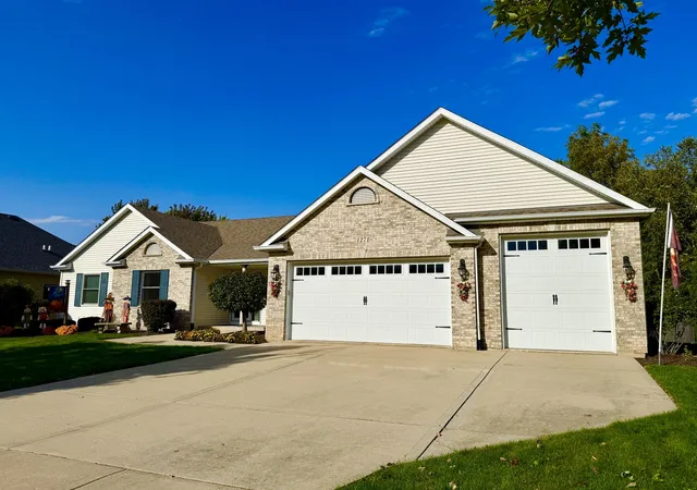 Photo 3 of Single family home for sale at 1271 Clearwater Dr, Yorkville, IL 60560 | MLS# 12782187 | Listing updated on 2026-10-22