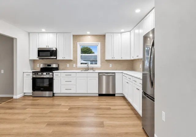 Photo 3 of Single family home for sale at 1812 Stratford Dr, Champaign, IL 61821 | MLS# 12782191 | Listing updated on 2026-10-21