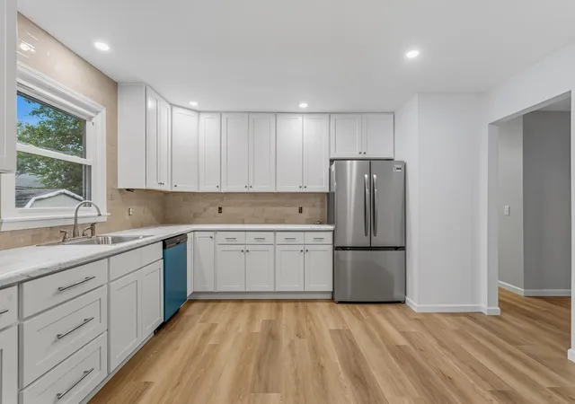 Photo 4 of Single family home for sale at 1812 Stratford Dr, Champaign, IL 61821 | MLS# 12782191 | Listing updated on 2026-10-21